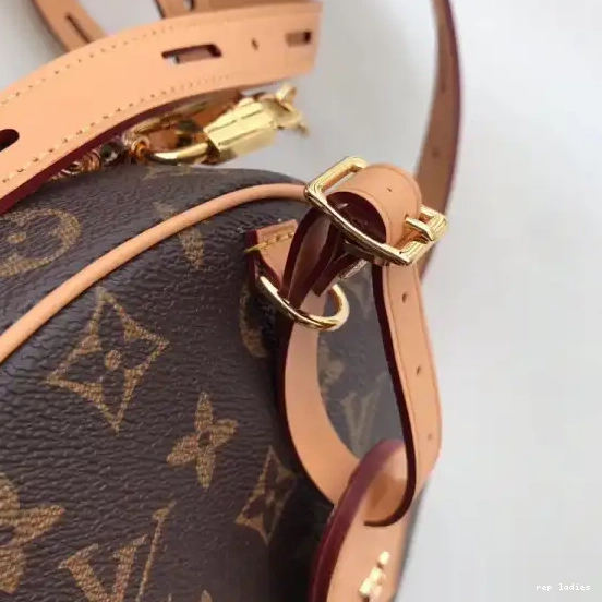 Cheap PETITE Louis CHAPEAU BOITE Vuitton 0506